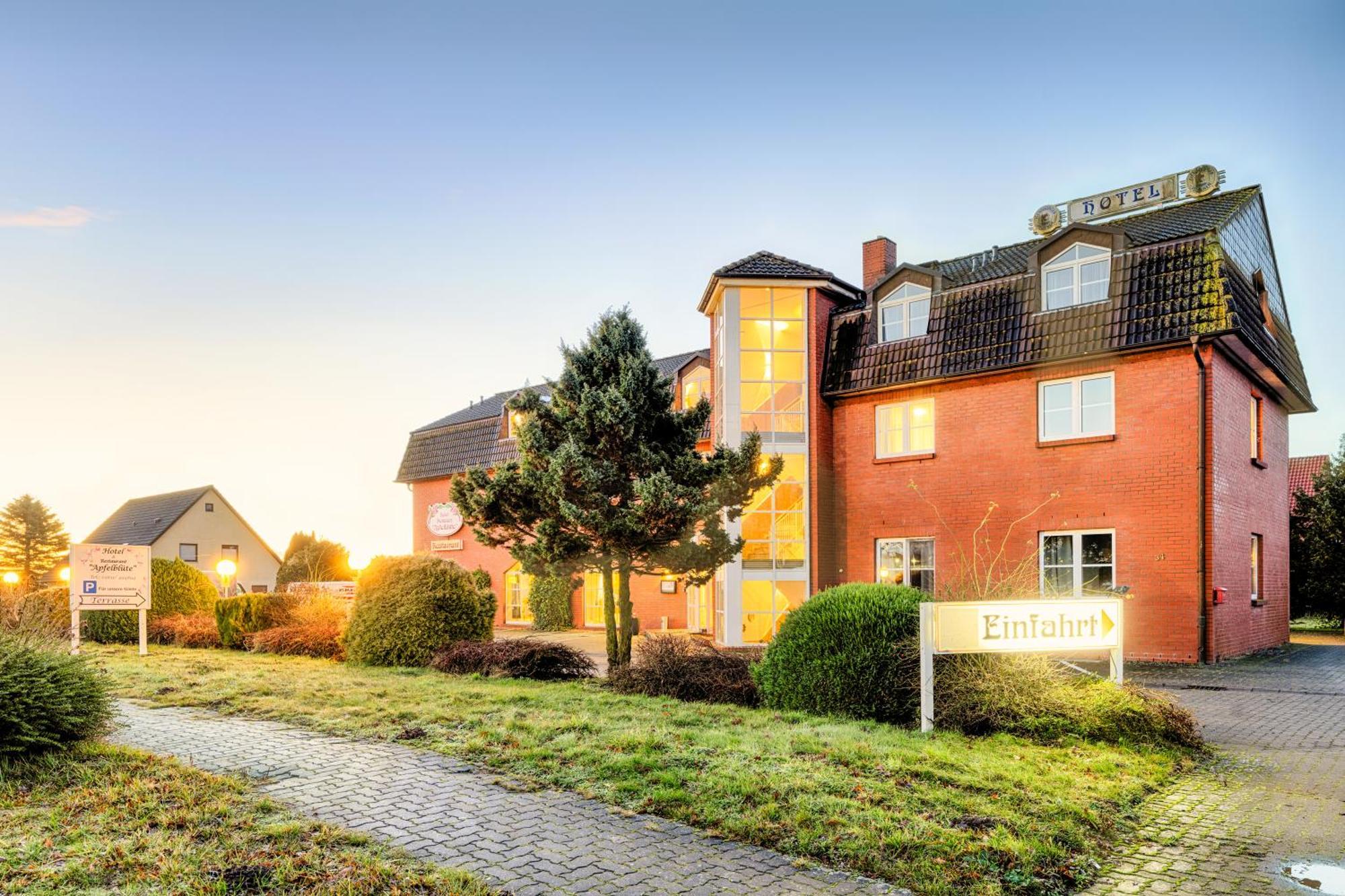 Hotel Apfelbluete Stralsund Exteriör bild