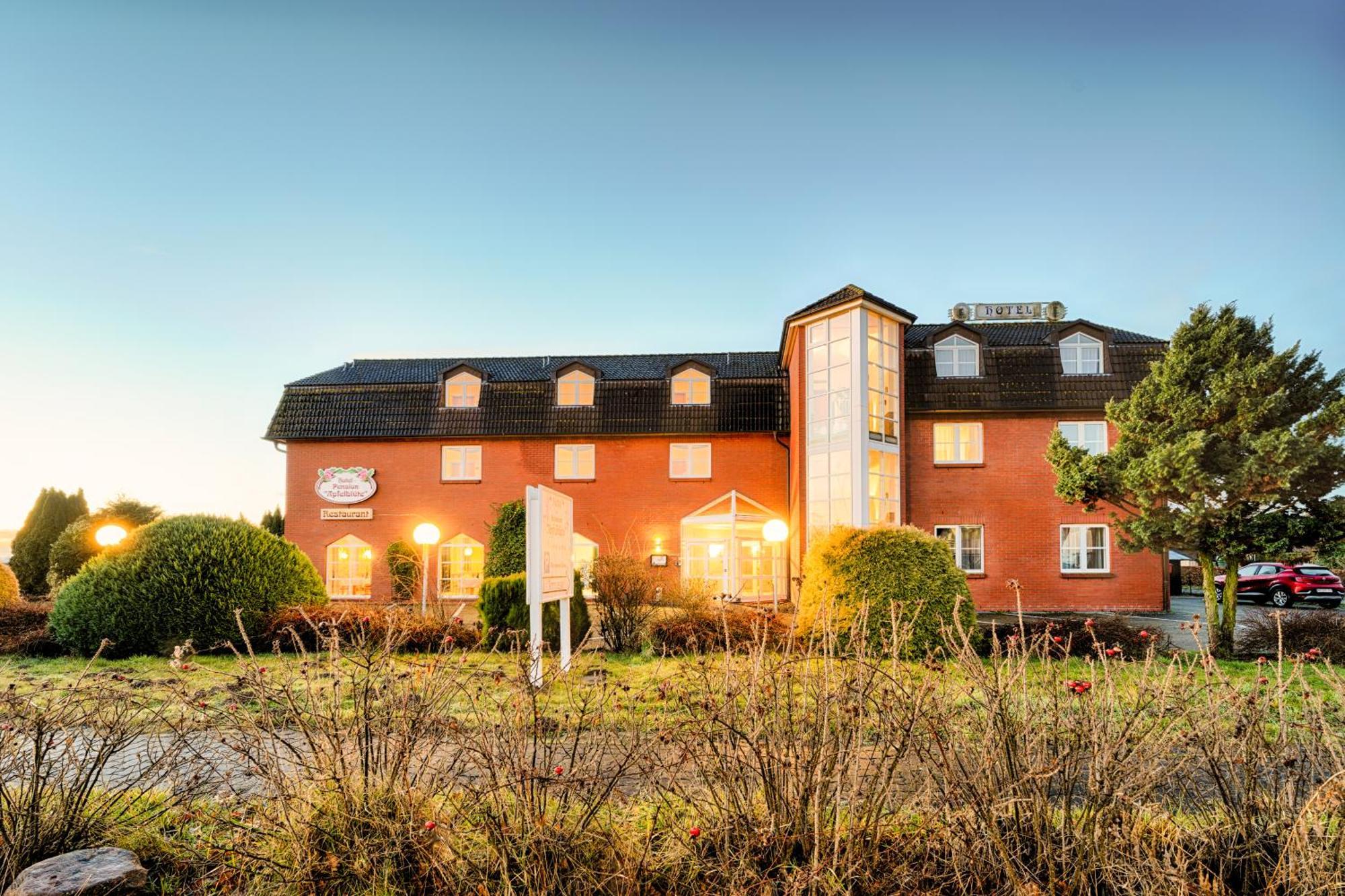 Hotel Apfelbluete Stralsund Exteriör bild